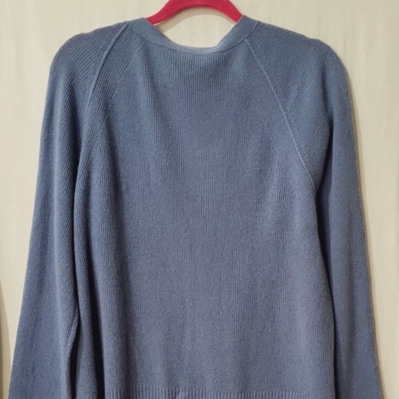 Unworn Vince Cashmere Fine Ribbed V-Neck Cardigan in Blue - Picture 6 of 8